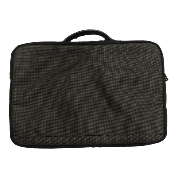 ThinkPad Professional 15.6-inch Topload Case - Picture 2 of 7